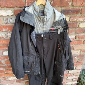 Mens Burton Snowboarding Jacket, insulation layer and snow pants set (M)